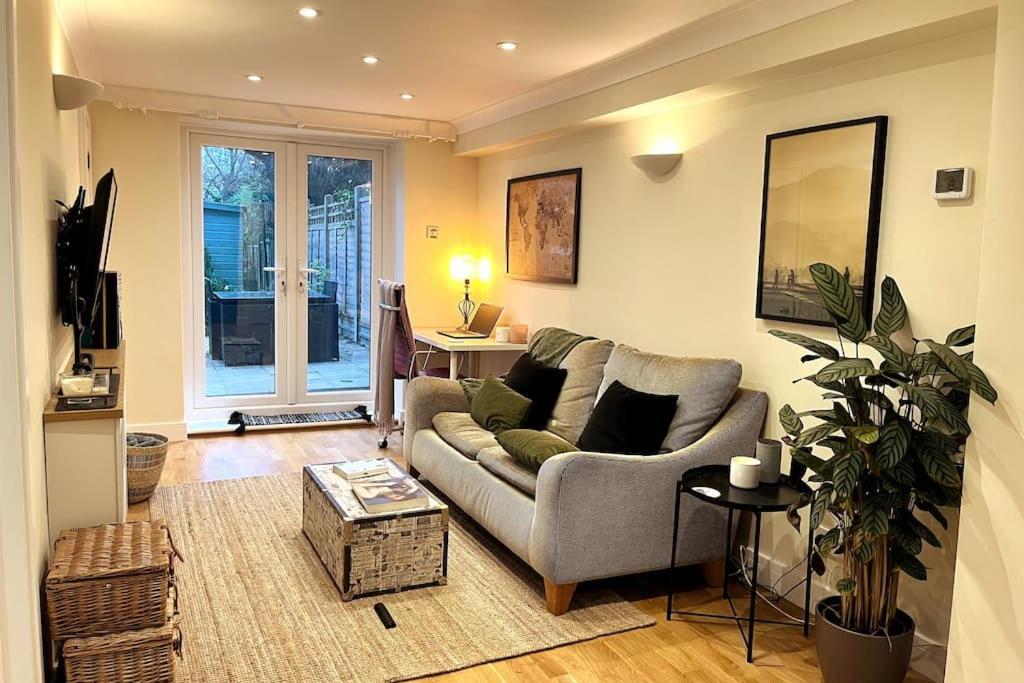 Chic, Relaxing Just 18 Mins Into The London